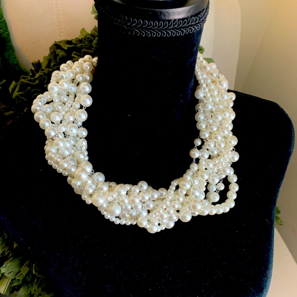 Classy Costume Pearl bunch necklace